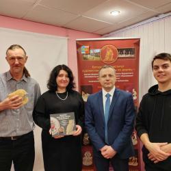 Шаг к профессии: студенты познакомились с Богородским институтом художественной резьбы по дереву - Фотогалерея