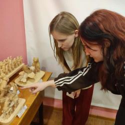 Шаг к профессии: студенты познакомились с Богородским институтом художественной резьбы по дереву - Фотогалерея