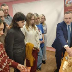 Шаг к профессии: студенты познакомились с Богородским институтом художественной резьбы по дереву - Фотогалерея